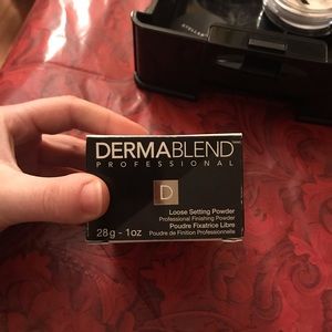 NIB Dermablend Translucent Powder